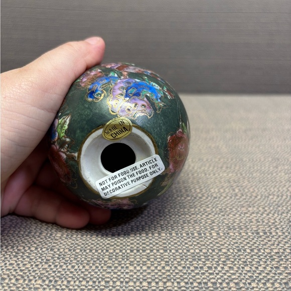 Vintage Chinese Green Porcelain Paperweight Modeled as an Egg - Picture 4 of 4